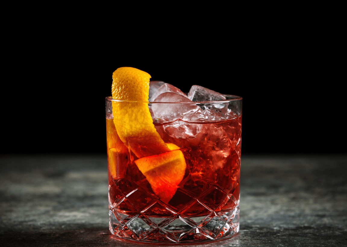pastis&olive_negroni 🖼️ Photo avec zeste twisté, glaçon sphérique