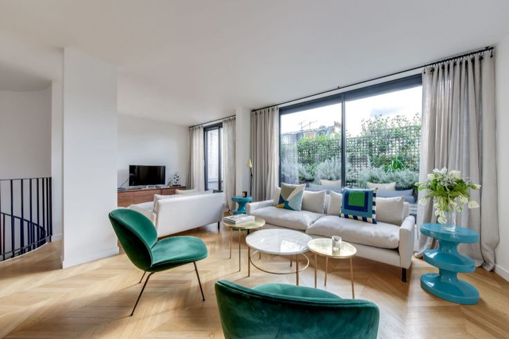 découvrez notre sélection de canapés conçus pour s'adapter parfaitement aux baies vitrées, alliant confort et esthétisme. profitez de votre espace de vie lumineux tout en ajoutant une touche d'élégance à votre intérieur.