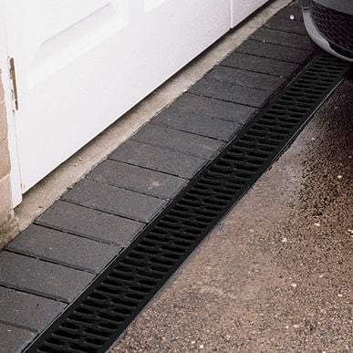 découvrez nos caniveaux à grille pour drainage, conçus pour assurer une évacuation efficace des eaux pluviales tout en préservant l'esthétique de vos espaces extérieurs. idéaux pour jardins, allées et parkings, nos solutions allient durabilité et performance.