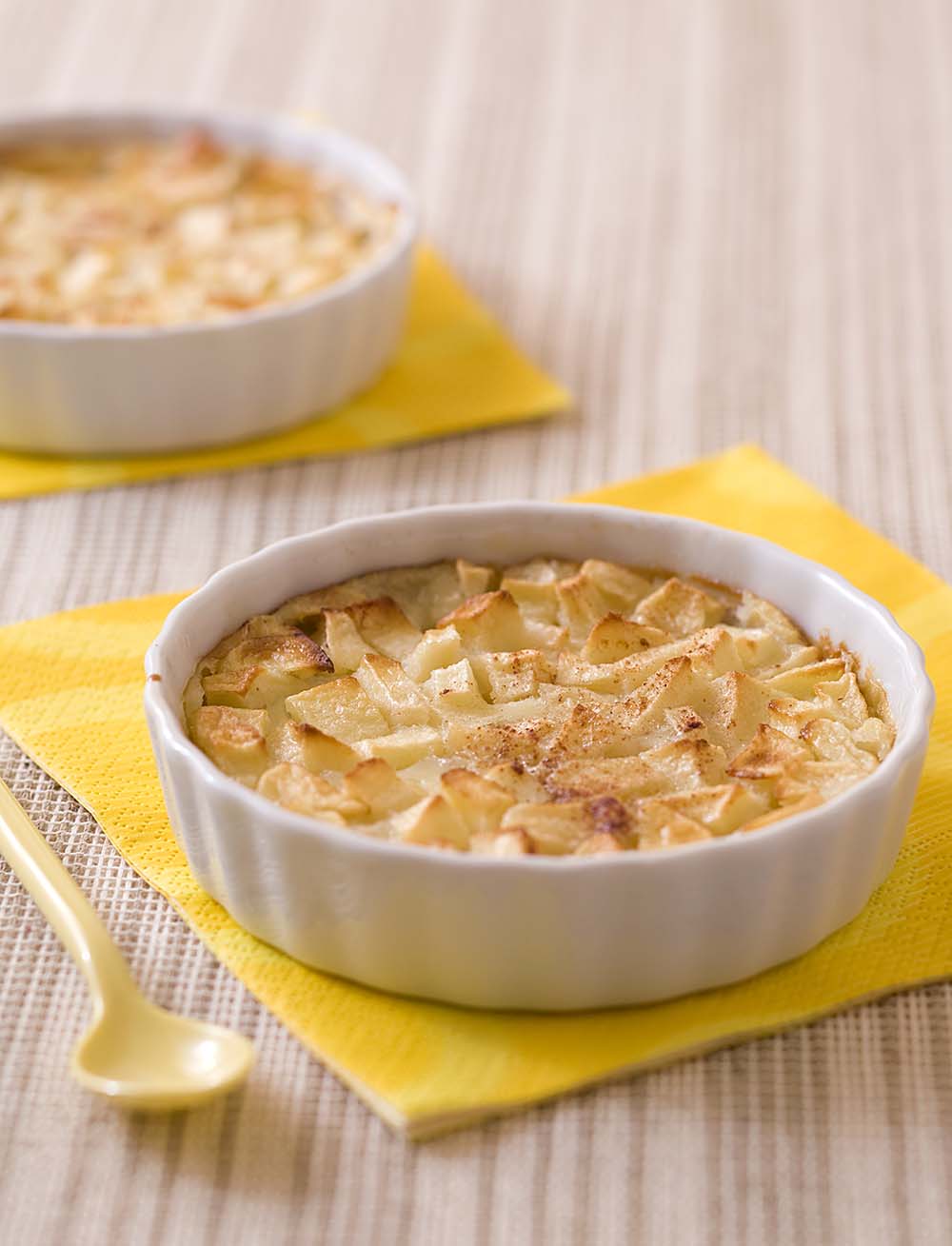 découvrez notre recette de clafoutis aux pommes rapide et facile à préparer. savourez cette délicieuse douceur moelleuse, idéale pour un dessert improvisé ou un goûter convivial.
