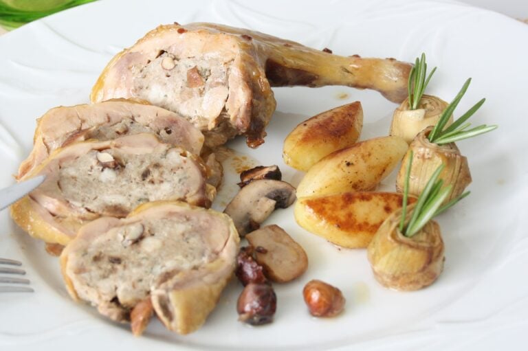 découvrez les meilleures astuces et techniques pour une cuisson parfaite des cuisses de pintade. apprenez à les assaisonner et à les cuire pour obtenir une viande tendre et savoureuse, idéale pour vos repas en famille ou entre amis.