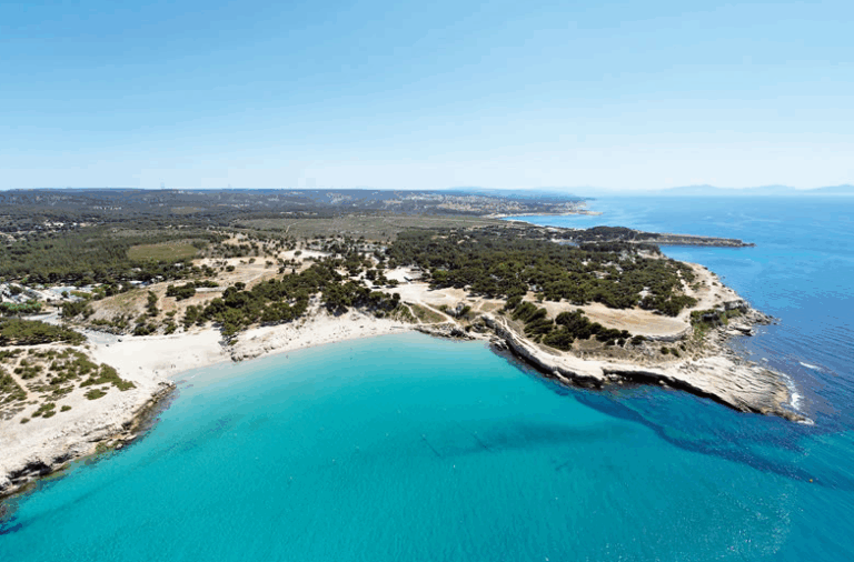 découvrez les plus belles plages de marseille et explorez des trésors cachés le long de sa côte. plongez dans des eaux turquoise, profitez de panoramas à couper le souffle et vivez des moments inoubliables au soleil.