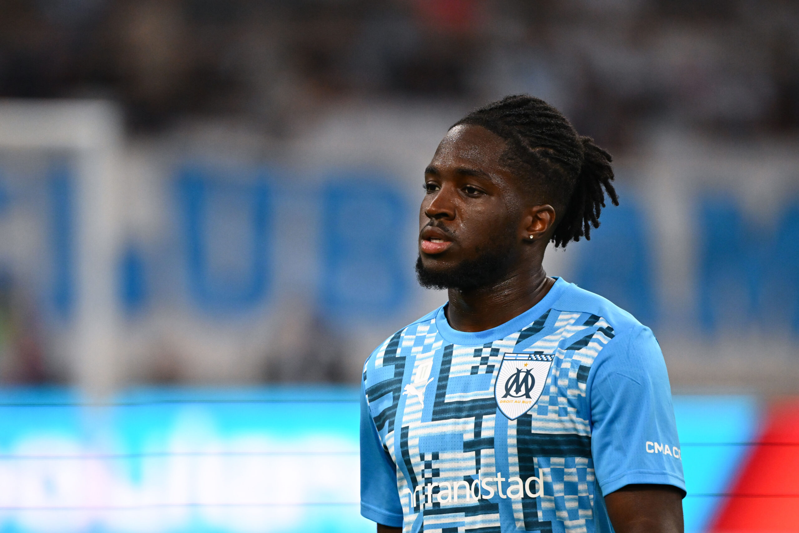 découvrez les départs inattendus qui secouent l'om. plongée dans les transferts surprenants et les changements de cap qui redéfinissent l'équipe marseillaise. restez informé des dernières nouvelles et analyses sur ces mouvements qui pourraient bouleverser la saison !