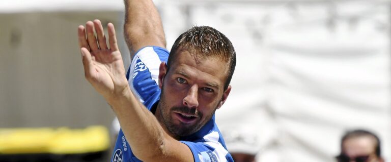 dylan rocher triomphe lors du 4ᵉ tour de la marseillaise 2025, consolidant sa réputation d'expert de la pétanque. découvrez les moments forts de cette compétition captivante et les performances remarquables qui ont mené à sa victoire.