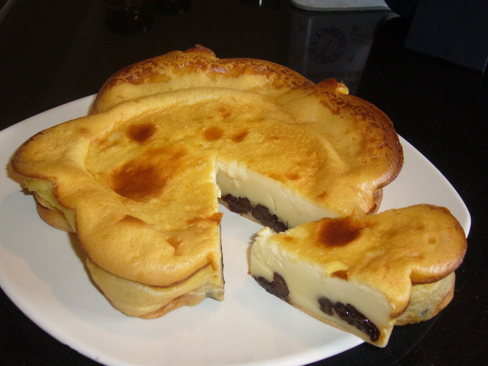 découvrez la recette traditionnelle du far breton, un délicieux dessert breton à base de farine, de lait et d'œufs, agrémenté de pruneaux ou de fruits. apprenez à le préparer facilement chez vous et régalez vos proches avec ce délice moelleux et authentique.