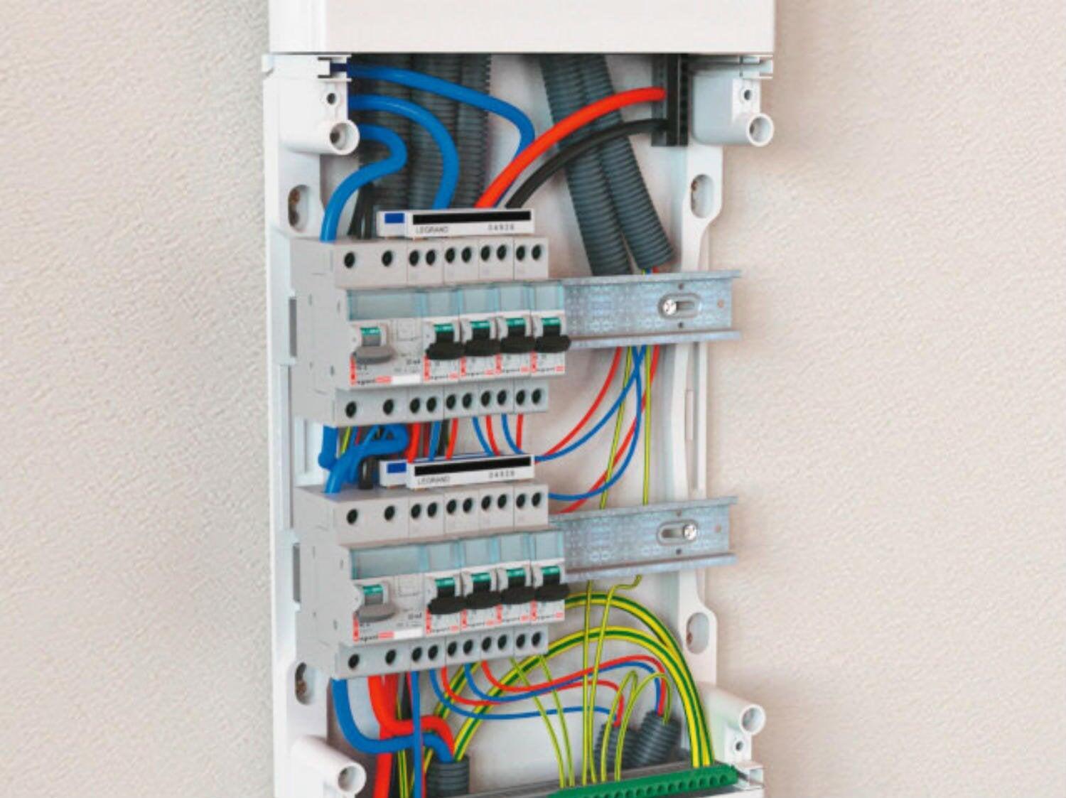 découvrez les nouvelles réglementations de 2018 concernant l'interdiction des tableaux électriques à fusibles. informez-vous sur les enjeux de sécurité, les alternatives disponibles et comment cette évolution affecte les installations électriques en france.