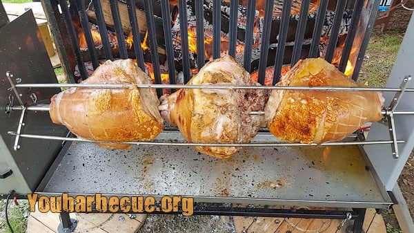 découvrez la recette savoureuse du jambon à la broche, un plat traditionnel qui ravira vos convives. apprenez à préparer ce délice croustillant à l'extérieur et juteux à l'intérieur, parfait pour les grandes occasions et les repas en famille.