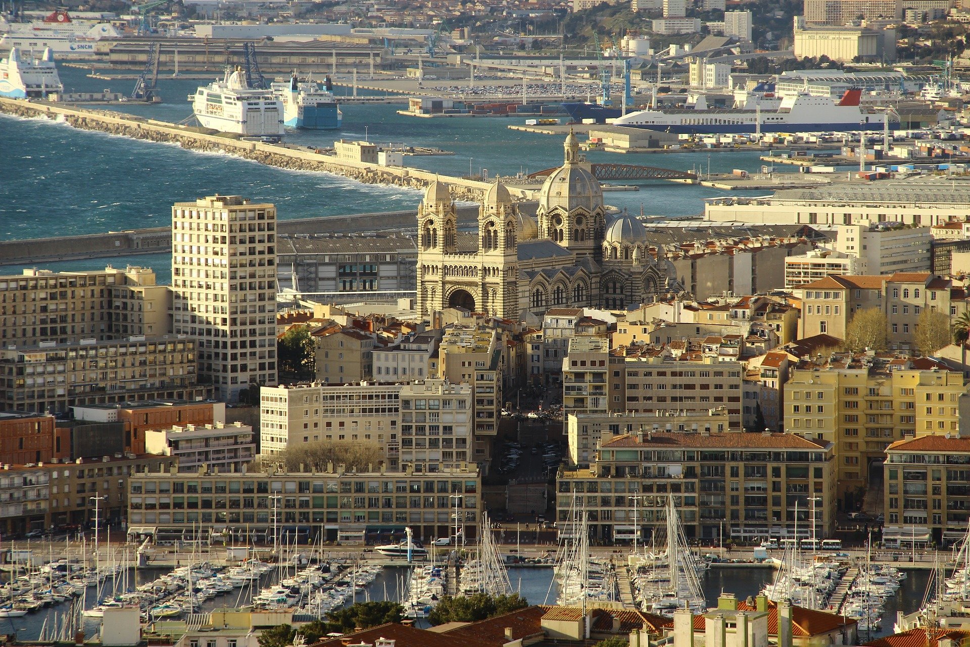 découvrez les endroits à éviter à marseille pour garantir une expérience agréable lors de votre visite. informez-vous sur les zones à risques et profitez pleinement de la beauté de cette ville méditerranéenne.