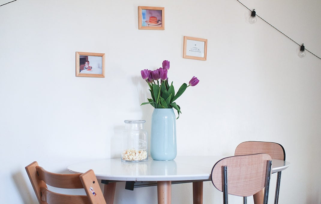 découvrez comment créer une ambiance chaleureuse et accueillante chez vous grâce à des astuces et des conseils pour maîtriser l'odeur de votre maison. apprenez à utiliser des ingrédients naturels, des bougies parfumées et des diffuseurs pour parfumer chaque pièce de votre intérieur.