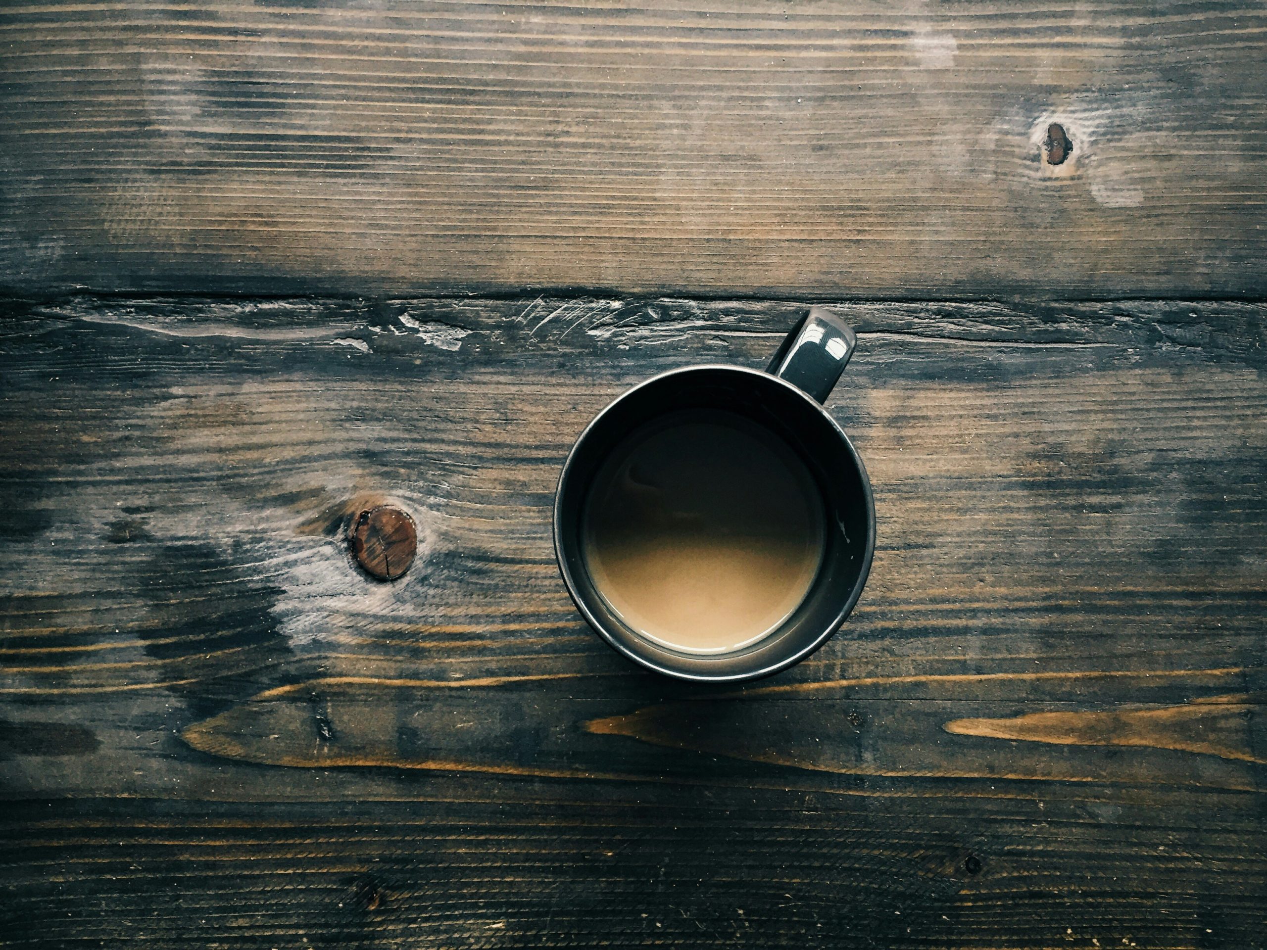 découvrez les plantes sensibles au marc de café et apprenez comment utiliser ce déchet organique. protégez vos végétaux tout en valorisant vos restes de café grâce à nos conseils pratiques. idéal pour les passionnés de jardinage soucieux de préserver la santé de leurs plantes.