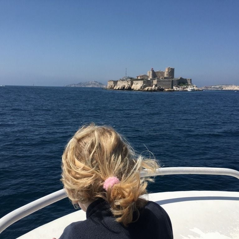 découvrez les meilleures randonnées en famille autour de marseille cet été. profitez de paysages à couper le souffle, d'activités adaptées aux enfants et d'un moment de convivialité en plein air. explorez les calanques, les collines et bien plus encore pour des souvenirs inoubliables.
