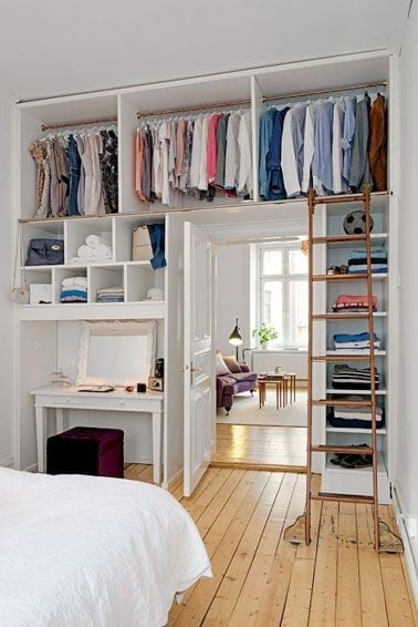 découvrez des astuces pratiques et créatives pour un rangement de chambre organisé. transformez votre espace en un havre de paix avec des solutions de stockage adaptées à vos besoins et à votre style de vie.