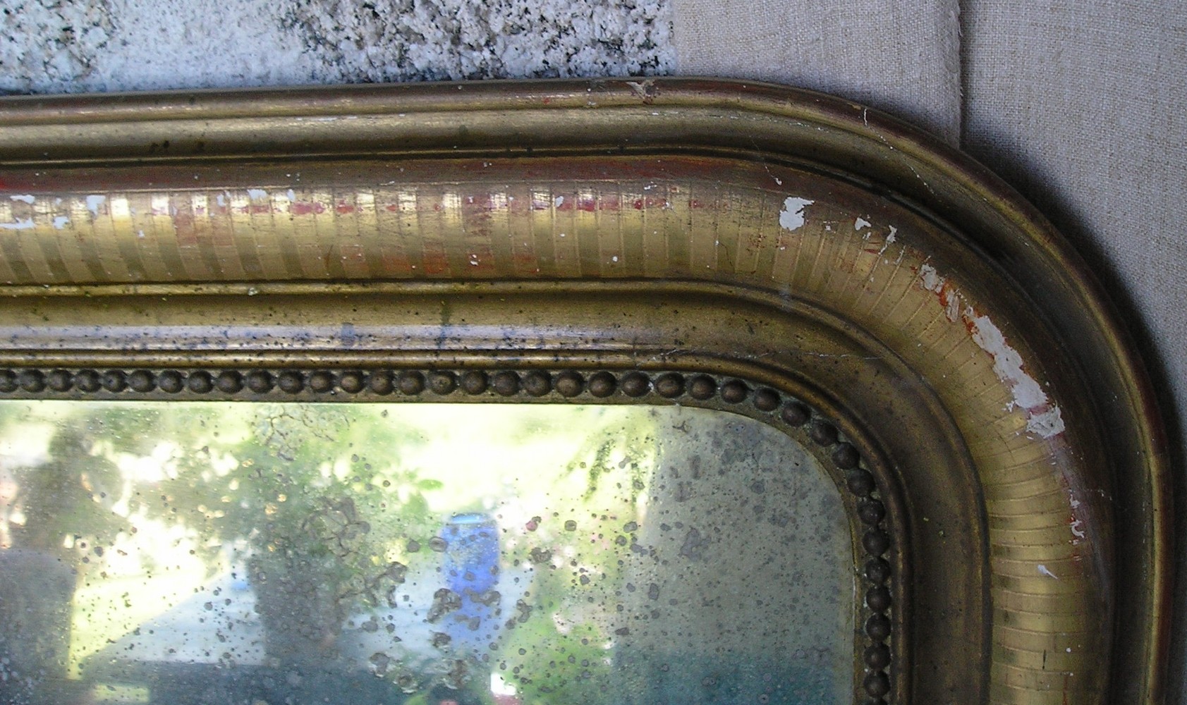 découvrez comment restaurer efficacement votre miroir endommagé par l'humidité. grâce à nos conseils pratiques et astuces, redonnez éclat et clarté à vos miroirs tout en prévenant les dégâts futurs. idéal pour un intérieur toujours impeccable.