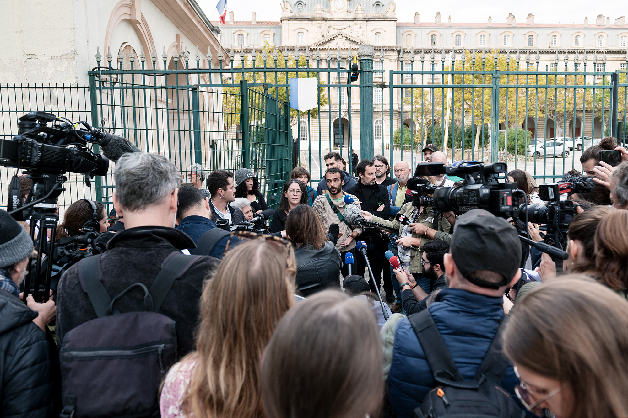 découvrez les derniers incidents sur la rue d'aubagne et les procès qui en découlent. analyse des événements marquants et des implications juridiques liés à cette rue emblématique.