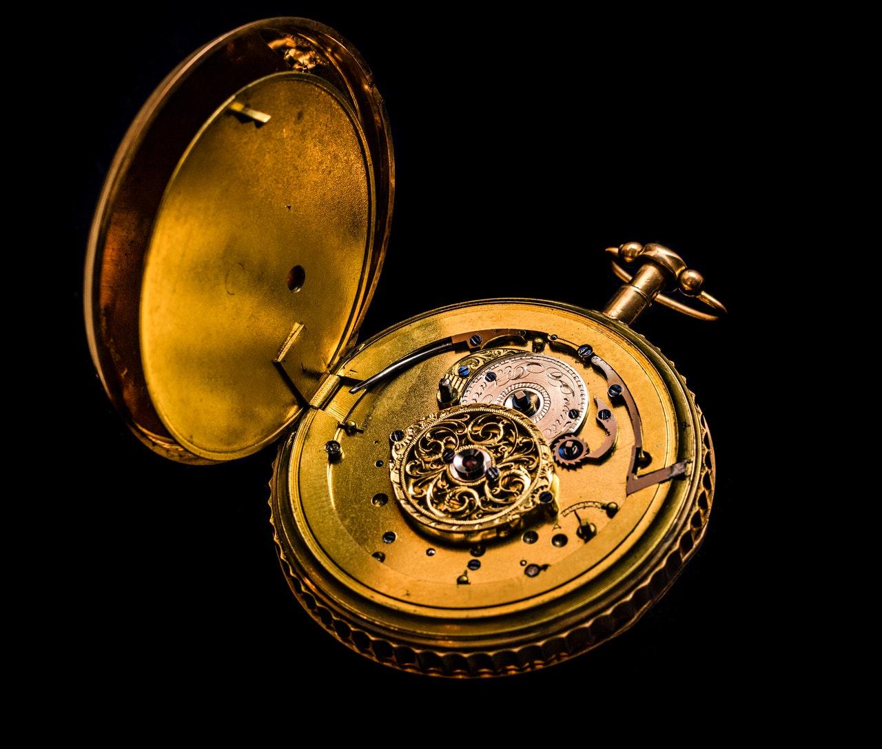découvrez la signification mystérieuse de l'heure 08h08. plongez dans le monde des synchronicités et des chiffres angéliques pour comprendre le message caché derrière cette heure particulière.