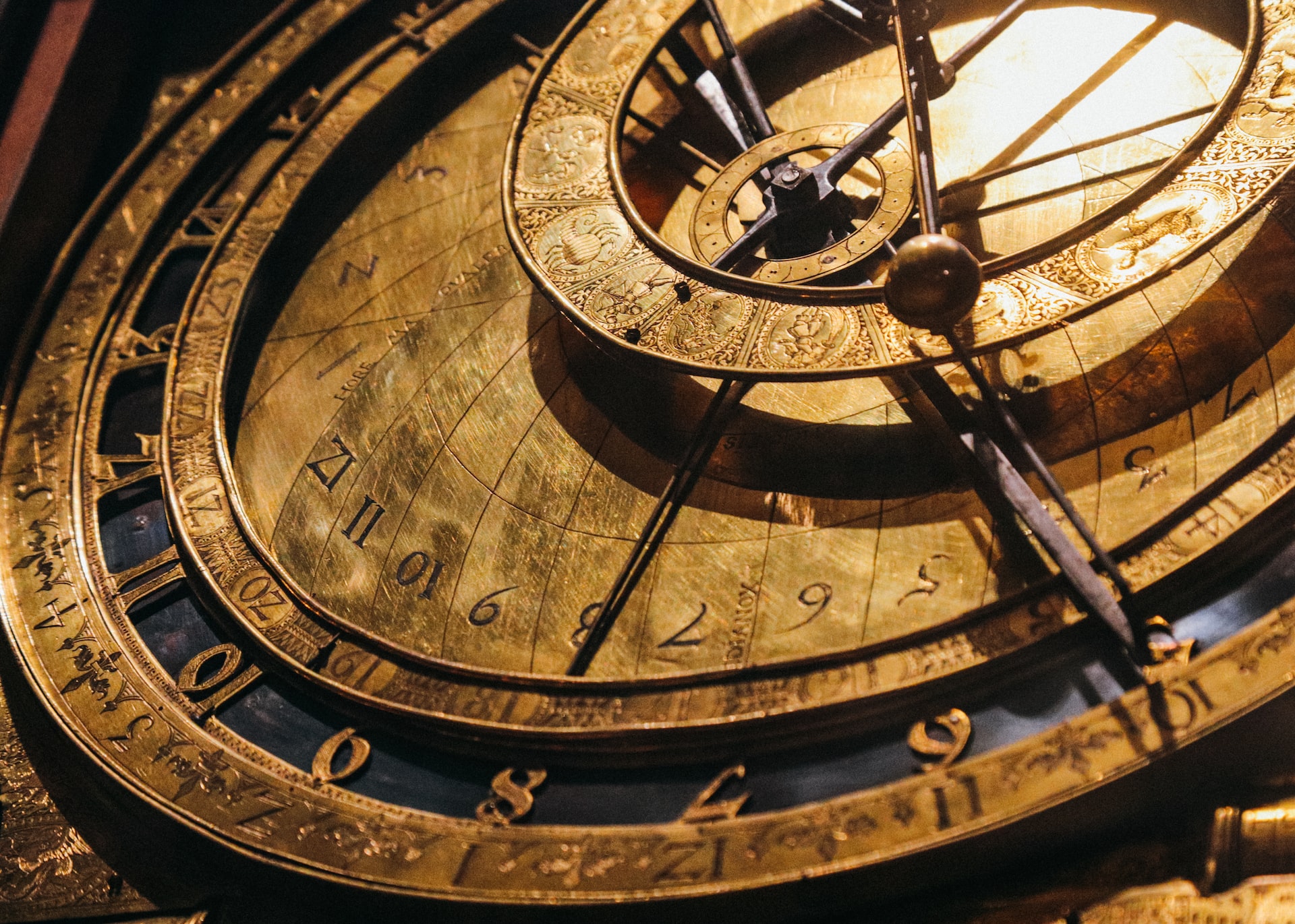 découvrez la signification fascinante de l'heure miroir 09h09 dans vos rêves. explorez les interprétations mystiques et symboliques de cette heure particulière et apprenez comment elle peut influencer votre vie quotidienne et spirituelle.