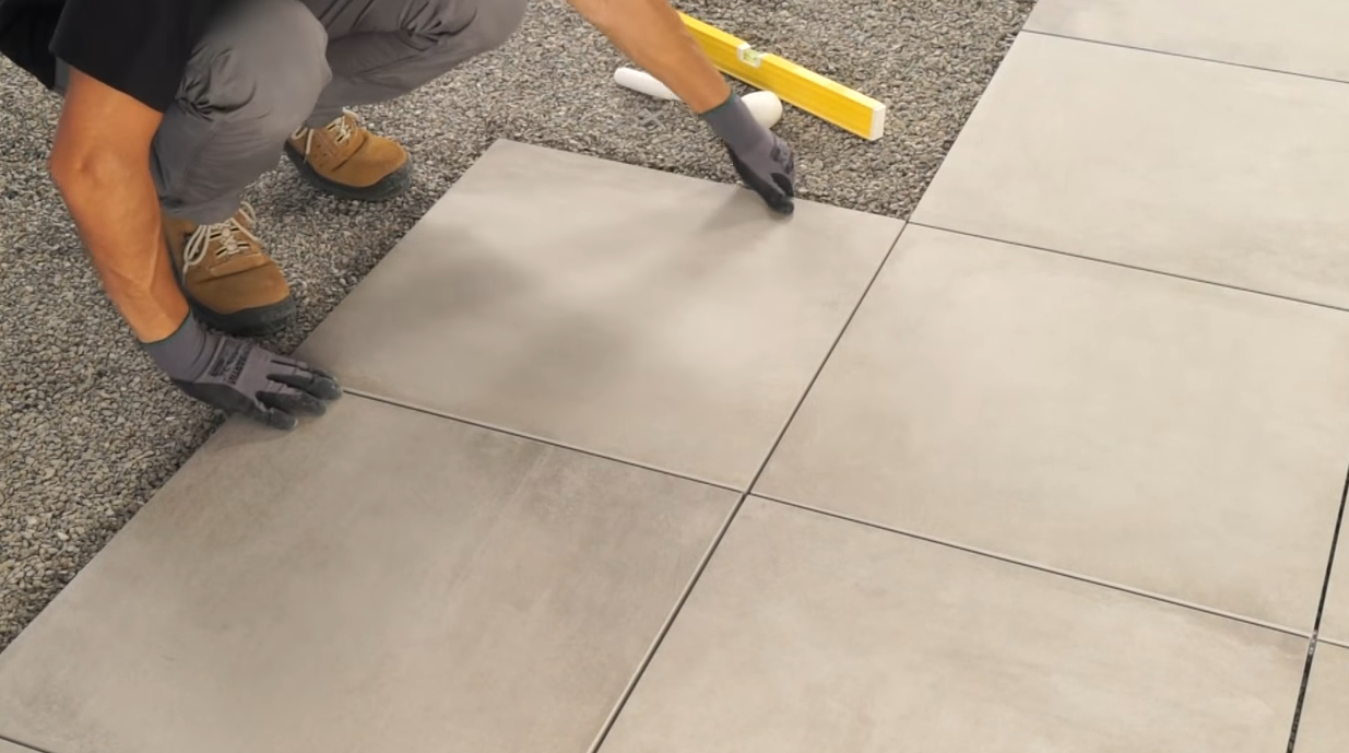 découvrez comment stabiliser les graviers avec du ciment pour créer des surfaces durables et esthétiques. apprenez les techniques, les outils nécessaires et les étapes à suivre pour obtenir un résultat optimal dans vos projets d'aménagement extérieur.