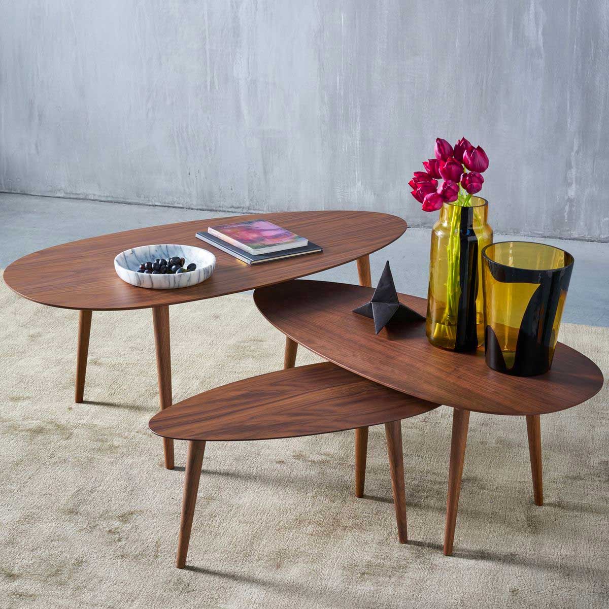 découvrez notre sélection de tables basses design made in design. alliant esthétique moderne et fonctionnalité, ces tables sont parfaites pour sublimer votre intérieur tout en apportant une touche d'élégance. trouvez le modèle qui s'harmonise avec votre décor.