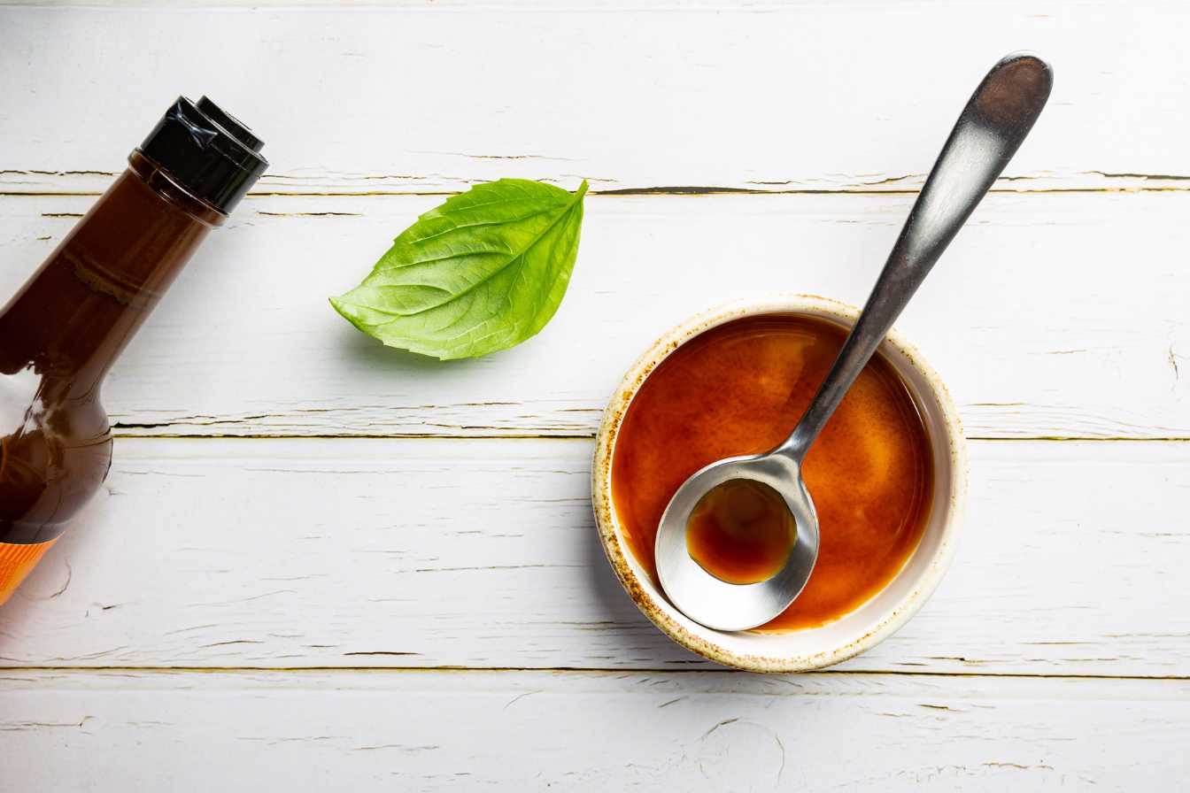 découvrez des alternatives à la sauce soja pour rehausser vos plats asiatiques. explorez des recettes avec des substitutions comme la sauce tamari, la sauce aux champignons ou d'autres options sans gluten et à faible teneur en sodium.