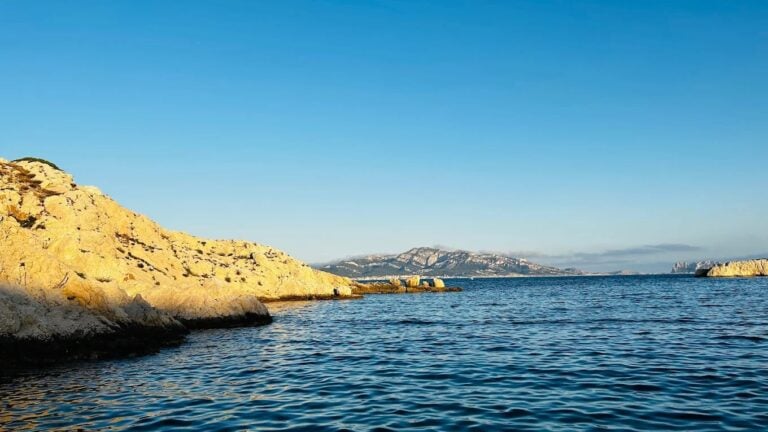 découvrez tout ce qu'il faut savoir sur les annulations de traversées vers le frioul : conditions, démarches et conseils pour gérer ou éviter une annulation de votre trajet en bateau vers les îles du frioul.