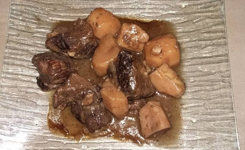 découvrez la recette authentique du civet de sanglier : un plat traditionnel et savoureux, mijoté lentement avec du vin rouge, des légumes et des épices. parfait pour régaler vos convives lors de repas conviviaux !