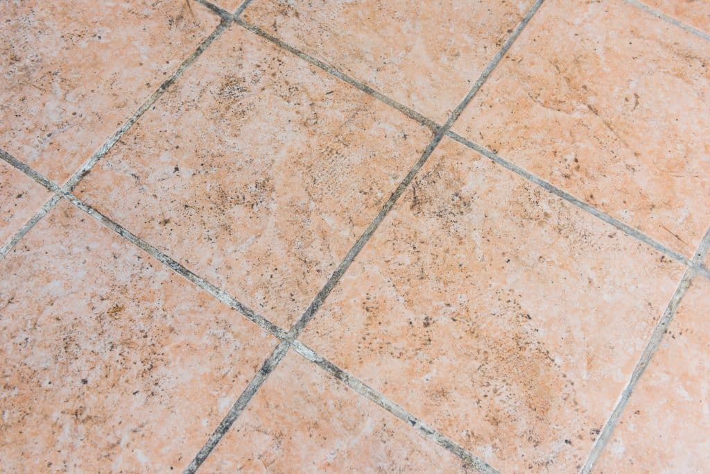 découvrez combien de temps l’acide doit agir sur le carrelage pour un nettoyage efficace, ainsi que les précautions à prendre pour protéger vos surfaces et obtenir un résultat optimal.