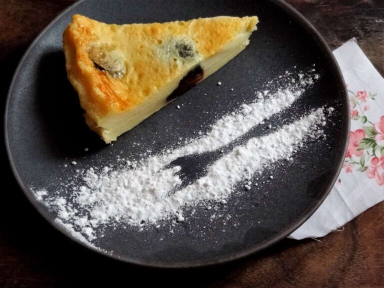 découvrez la recette authentique du far breton traditionnel, un dessert breton à base de prunes et de lait, alliant douceur et réconfort. apprenez à le préparer étape par étape pour ravir vos papilles et celles de vos proches.