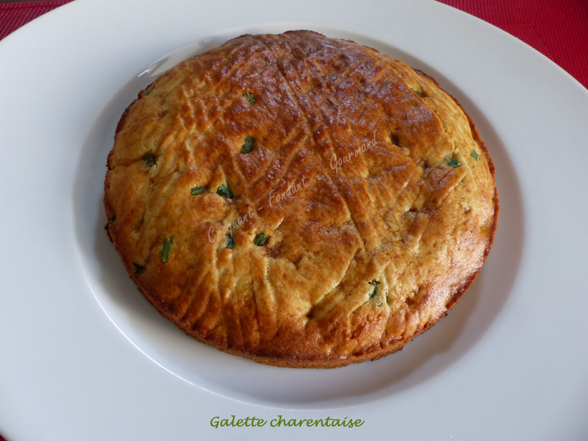découvrez la galette charentaise, un délicieux gâteau traditionnel moelleux de la région de charente, parfumé au beurre et à la vanille, parfait pour accompagner vos pauses gourmandes.