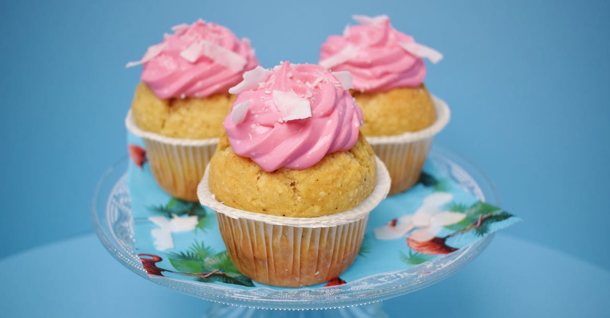 découvrez notre recette originale de gâteau parfait associée à la fraîcheur d'une salade de fruits : un dessert léger, coloré et plein de saveurs pour égayer toutes vos occasions.
