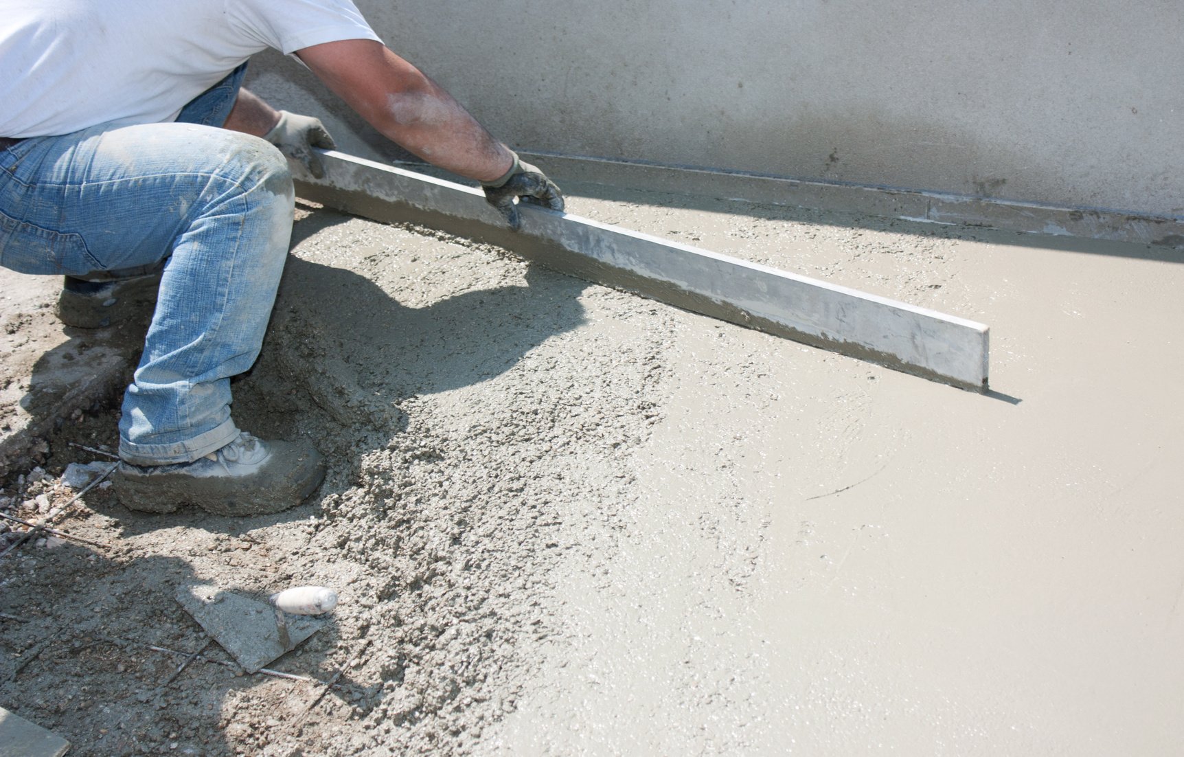 découvrez notre guide complet sur la chape maigre : techniques, avantages, conseils d'application et astuces pour réussir vos projets de rénovation et de construction. apprenez à maîtriser ce matériau léger et performant pour des sols durables et esthétiques.