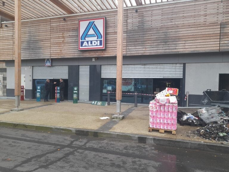 découvrez les dernières informations sur l'incendie survenu dans un magasin aldi à marseille : circonstances, dégâts, interventions des secours et impact sur la clientèle et le quartier.