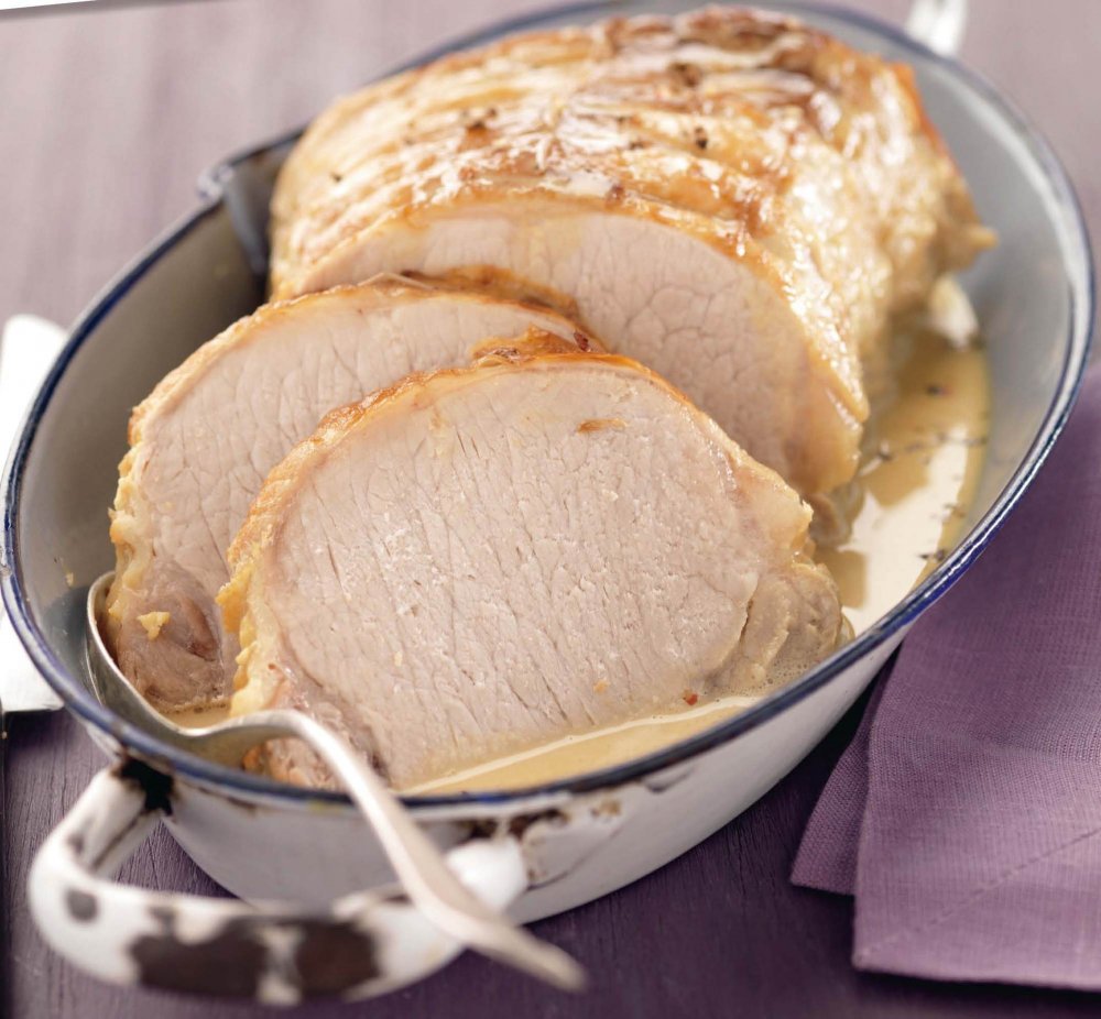 découvrez notre recette savoureuse de rôti de porc accompagné de légumes rôtis au four. une combinaison gourmande et facile à préparer pour un repas convivial et équilibré.
