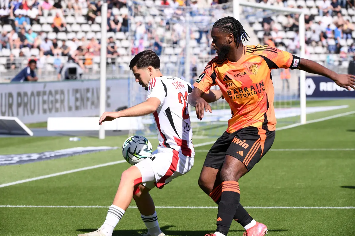 découvrez comment l'olympique de marseille cible des talents en difficulté pour renforcer son effectif, avec un focus particulier sur les potentielles recrues au poste de latéral.