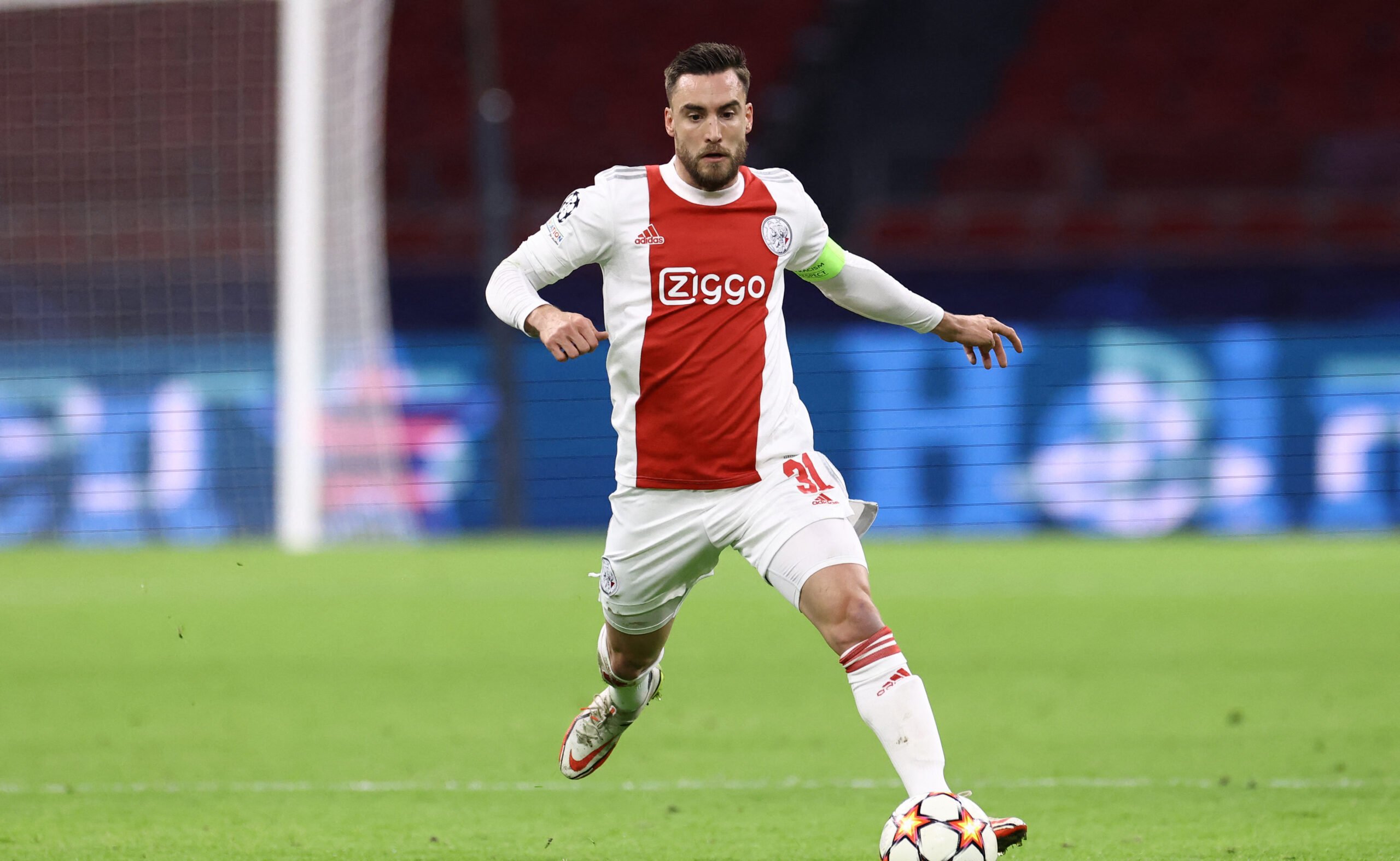 découvrez le profil d'un latéral gauche performant coté à 10 millions d'euros, idéal pour renforcer la défense et dynamiser le couloir gauche de votre équipe. analyse, statistiques et potentiel de ce joueur om.