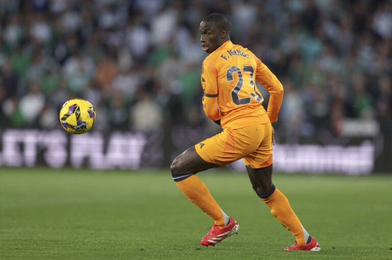 découvrez tout sur le poste de latéral gauche à l'olympique de marseille, avec une valorisation estimée à 10 millions d'euros : analyses, dernières actualités et potentiels transferts.