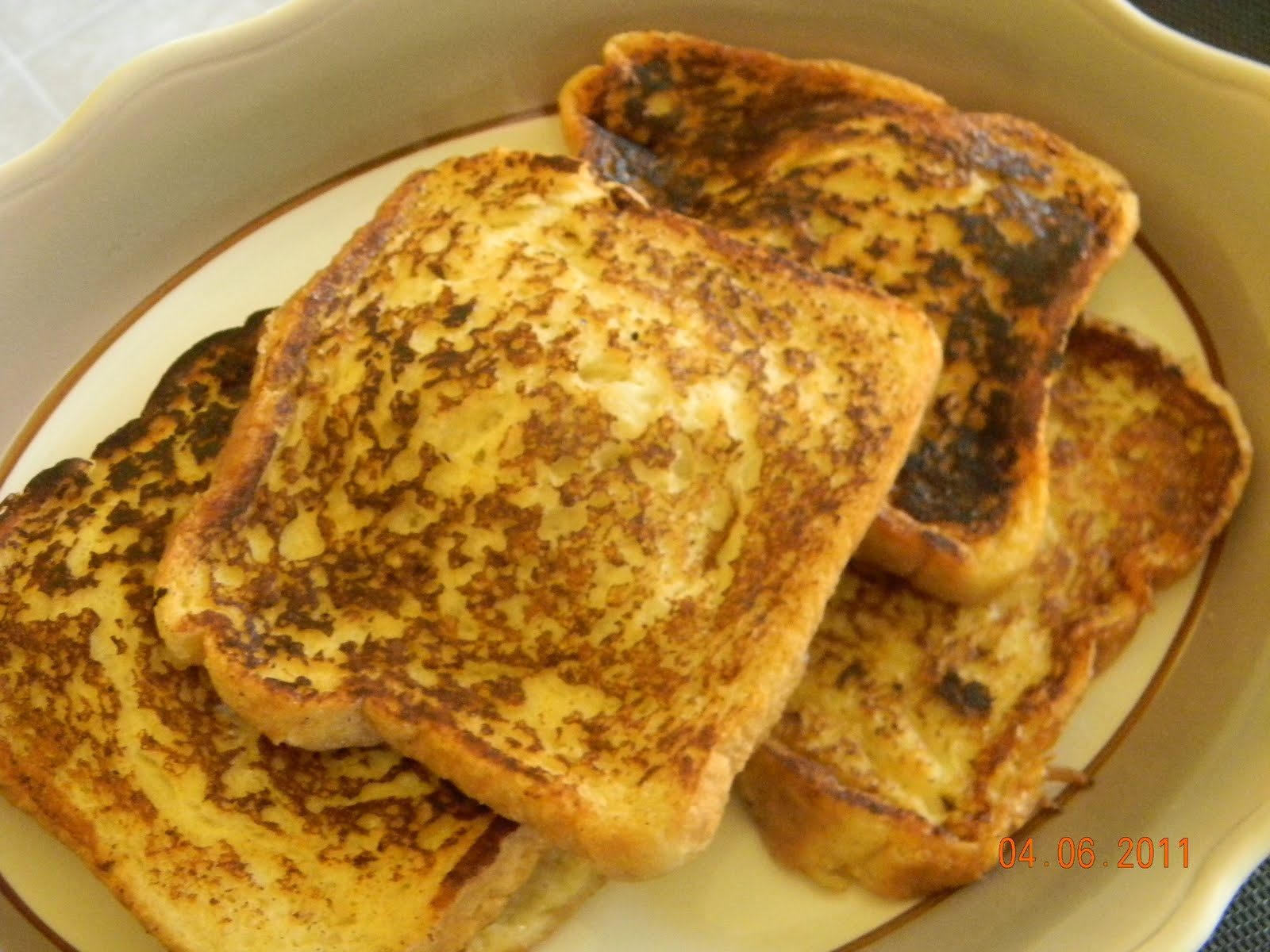 découvrez comment préparer un pain croustillant avec seulement 2 ingrédients ! facile, rapide et parfait pour accompagner tous vos repas. recette simple et savoureuse à essayer d'urgence.