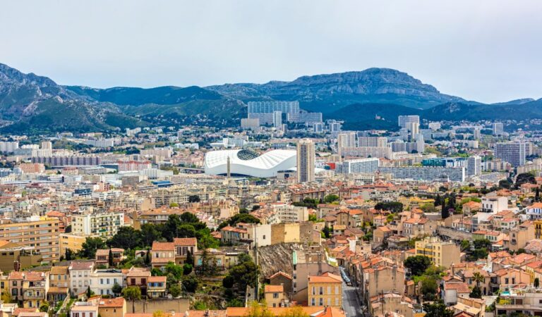 découvrez les plages de marseille à éviter pour votre prochain séjour : informations sur la qualité de l'eau, la sécurité et l'accessibilité pour un choix éclairé.