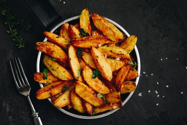 découvrez la délicieuse recette de pommes de terre rôties, croustillantes à l'extérieur et fondantes à l'intérieur. parfaites en accompagnement ou comme plat principal, ces pommes de terre savoureuses raviront vos papilles. suivez nos astuces pour les réussir à coup sûr !