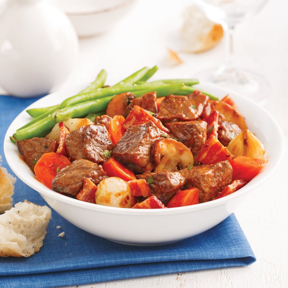 découvrez notre délicieuse recette de bœuf bourguignon, un plat traditionnel français savoureux et réconfortant. suivez étape par étape nos conseils pour réussir cette spécialité made in burgundy, mêlant tendres morceaux de bœuf, vin rouge, champignons et carottes pour un repas à partager en famille ou entre amis.