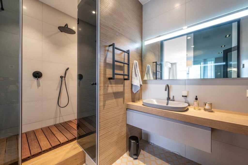 découvrez comment remplacer facilement la led de votre miroir de salle de bain grâce à nos conseils pratiques, rapides et adaptés à tous les niveaux de bricolage.
