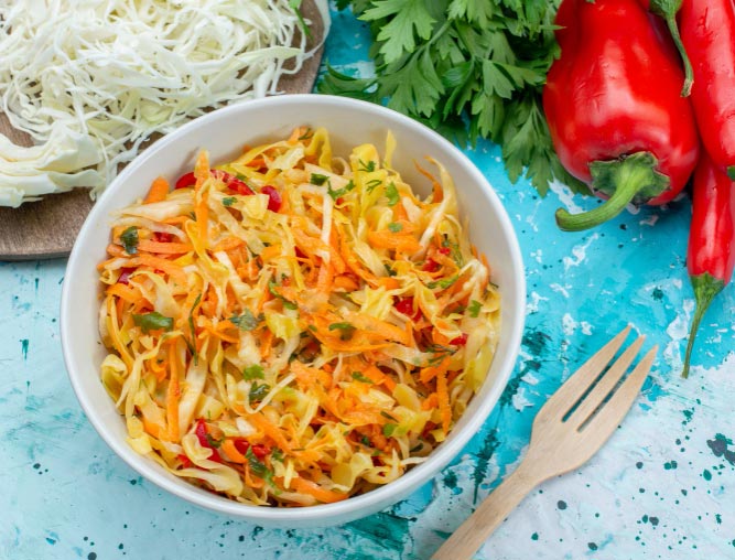 découvrez notre délicieuse recette de salade parfaite pour accompagner vos accras. fraîche et savoureuse, cette salade aux légumes croquants et aux herbes aromatiques rehaussera le goût de vos plats. idéale pour un apéritif réussi ou un repas léger, elle saura séduire vos convives !