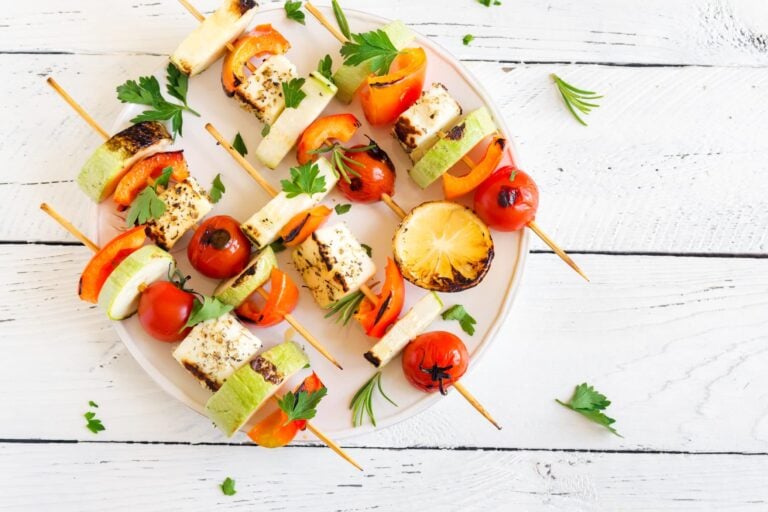 découvrez des idées originales et savoureuses de brochettes apéritives pour épater vos invités lors de vos apéritifs. faciles à préparer, ces recettes colorées raviront petits et grands gourmands !