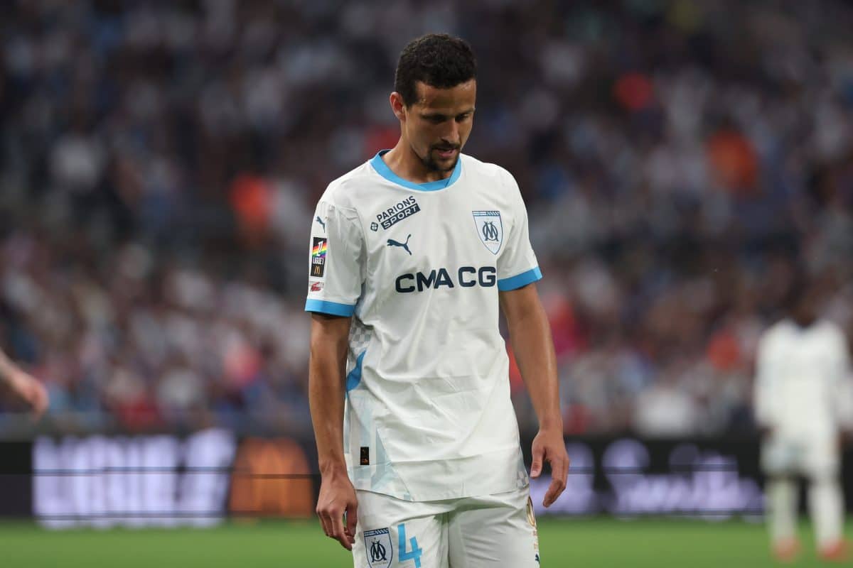 découvrez les dernières infos sur le mercato de l'om : un joueur évoluant en premier league pourrait rejoindre marseille après une saison décevante. suivez les rumeurs et les analyses sur ce possible transfert.
