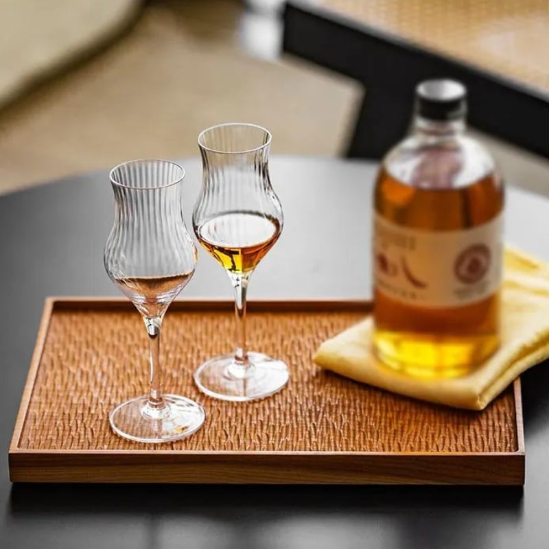 découvrez quelle est la quantité idéale de whisky à servir dans un verre pour sublimer ses arômes et apprécier pleinement la dégustation. conseils et astuces pour choisir le bon dosage.