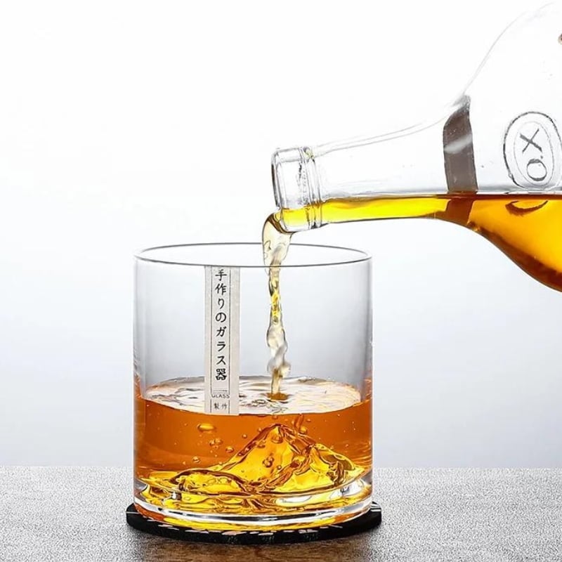 découvrez la quantité idéale de whisky à servir dans un verre pour une dégustation parfaite. conseils, astuces et recommandations pour savourer pleinement votre whisky préféré.