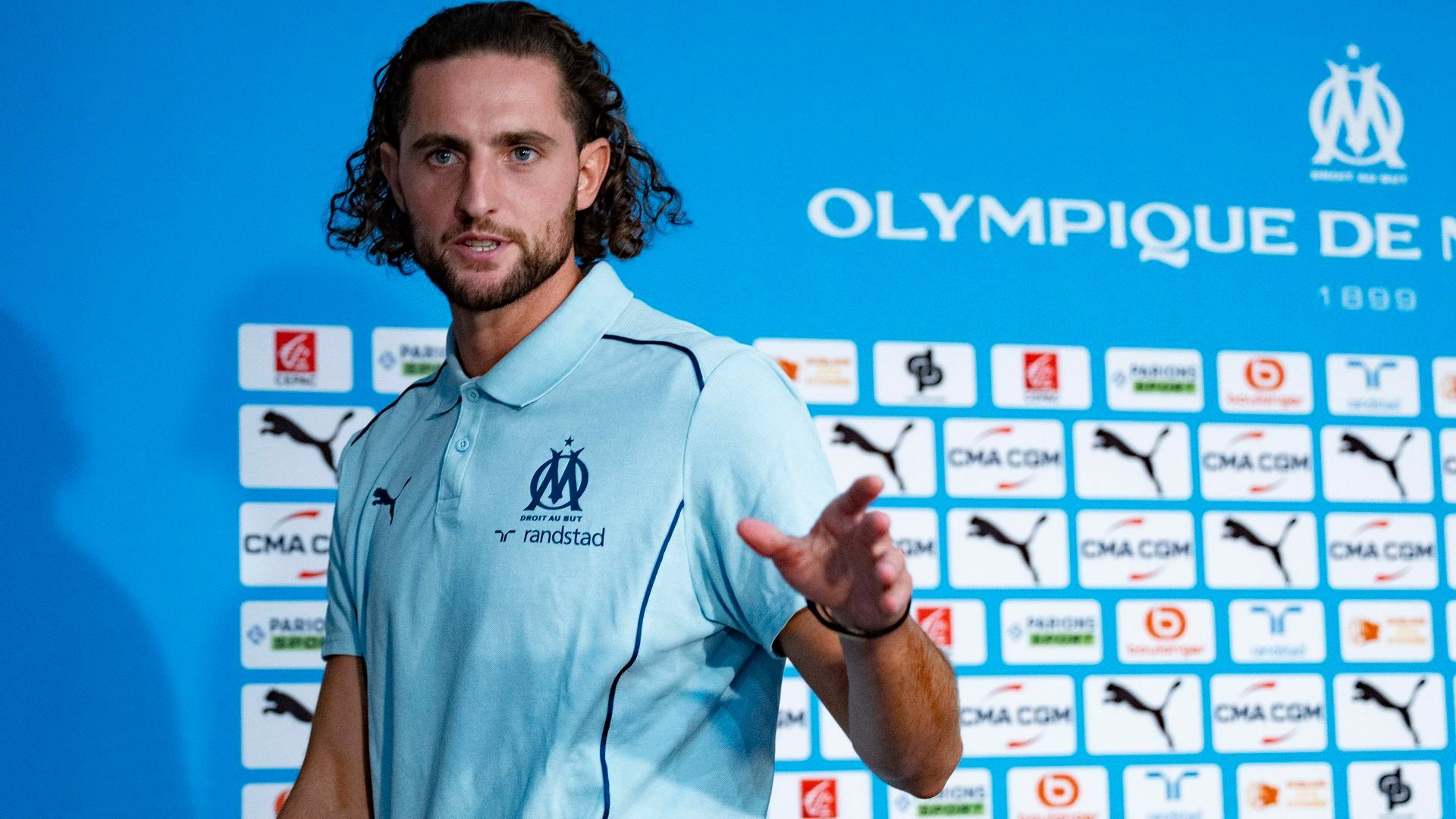 découvrez les tensions entourant adrien rabiot lors des rencontres om-psg, entre polémiques, rivalités historiques et enjeux sportifs.